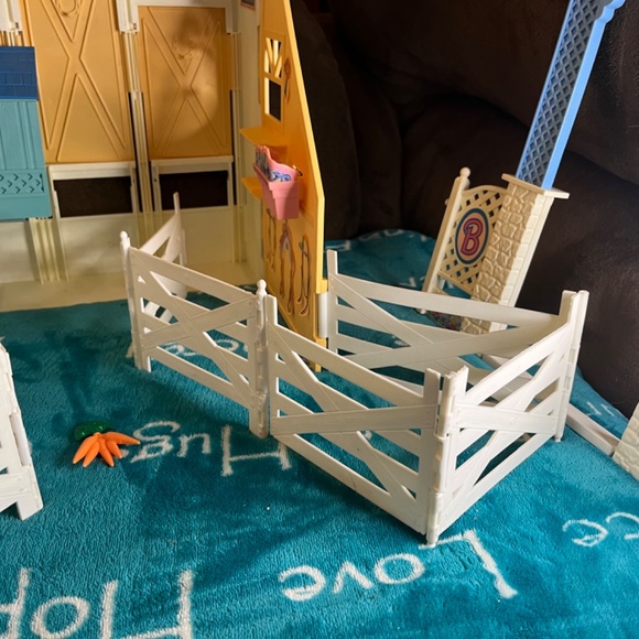 Vintage 1998 Mattel Barbie Riding Stable Horse Corral Play Set - Picture 5 of 15